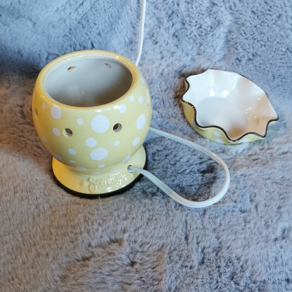 Scentsy Warmer - Picture 2 of 4